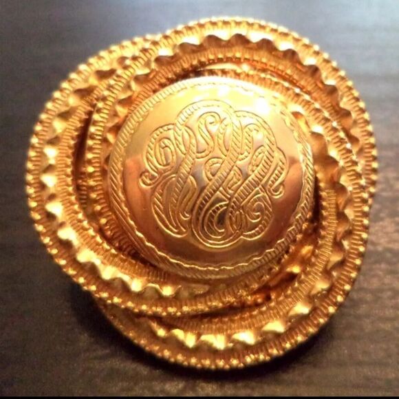 VINTAGE ESTATE GOLD TONE TEXTURED 1 3/8" SCARF CLIP BROOCH - Picture 1 of 3